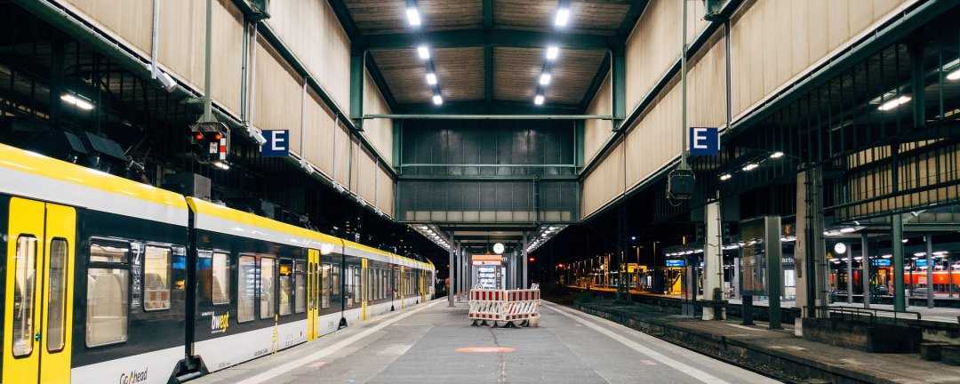 train-5578492_1920_0